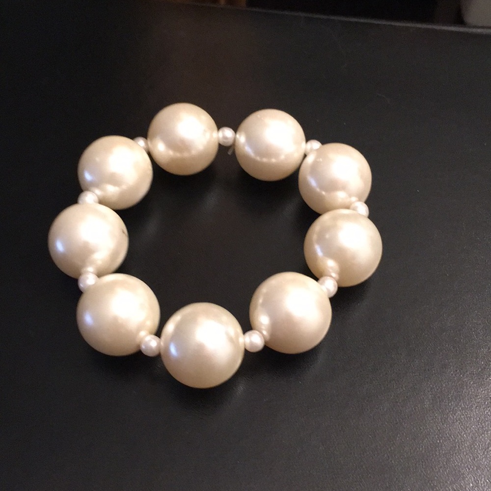 Pearl bracelet